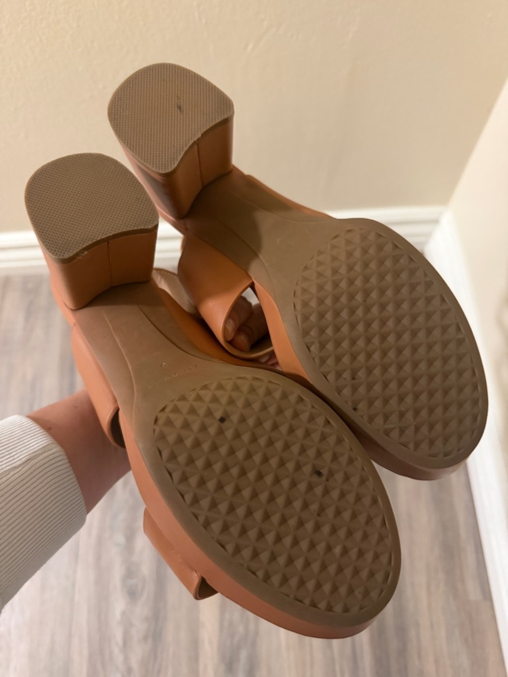 AEROSOLES “Camera” Platform Heel Sandals with Slingback Gold Buckle Detail - Picture 4 of 4